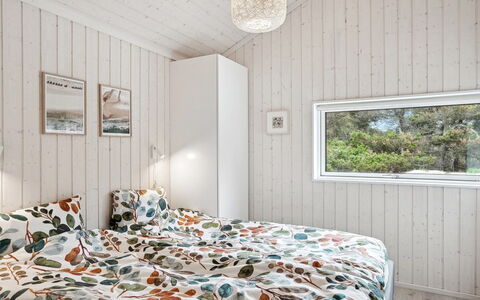 Annvy - 400M from the Sea: Legna, Camera Da Letto, Interior Design, Soffitto, Pavimentazione, Pavimento, Lenzuolo, Letto, Camera, Biancheria