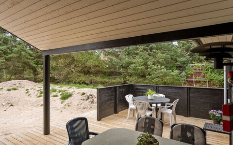 Annvy - 400M from the Sea: Legna, Pavimentazione, Interior Design, Pavimento, Mobilia, Pavimento In Legno, Camera, Soffitto, Color Legno, Latifoglie