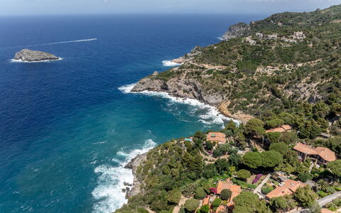 Argentarola House, Porto Santo Stefano, Seaview An: Acqua, Cielo, Azzurro, Paesaggio Naturale, Costiera E Morfologie Oceanic, Terreno, Albero, Pianta, Paesaggio, Montagna
