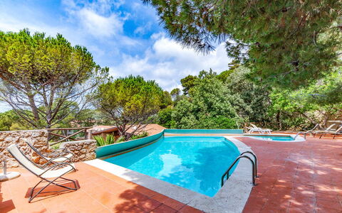 Argentarola House, Porto Santo Stefano, Seaview An: Acqua, Proprietà, Cielo, Piscina, Pianta, Nube, Azzurro, Mobili Da Esterno, Shade, Albero