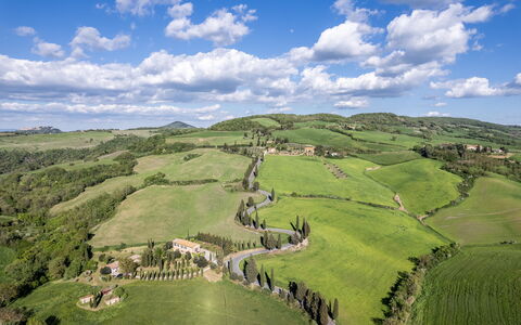 Monticchiello Apartment With Garden, Wifi, Pienza,: Nube, Cielo, Paesaggio Naturale, Montagna, Lotto, Highland, Terreno, Cumulo, Erba, Paesaggio