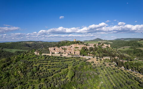 Monticchiello Apartment With Garden, Wifi, Pienza,: Nube, Cielo, Pianta, Comunita 'Impianto, Paesaggio Naturale, Montagna, Lotto, Costruzione, Cumulo, Erba