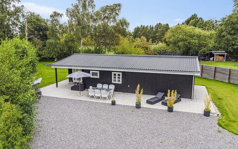 Merilin - 300M from the Sea: Tetto, Casa, Porta, Villetta, Shade, Raccordo, Cortile, Estate, Backyard