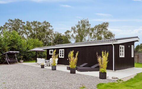 Merilin - 300M from the Sea: Tetto, Casa, Porta, Villetta, Shade, Raccordo, Cortile, Estate, Backyard