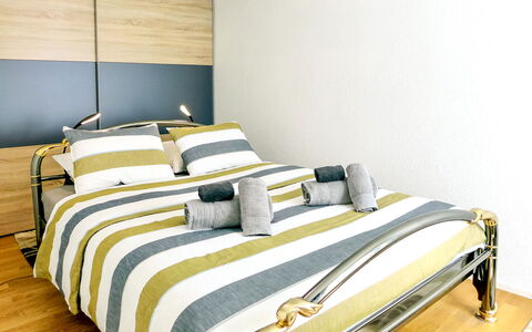 Orya: Costruzione, Comfort, Cuscino, Telaio Del Letto, Legna, Casa, Interior Design, Pavimentazione, Letto, Shade