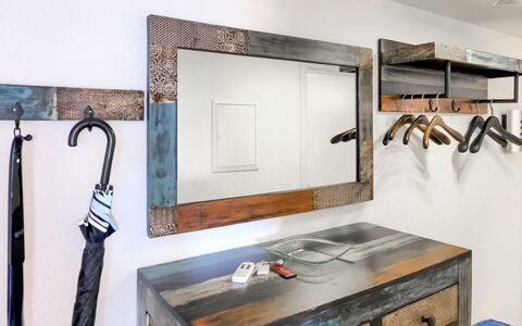 Orya: Cabinetry, Proprietà, Costruzione, Legna, Controsoffitto, Interior Design, Cucina, Pavimento, Pavimentazione