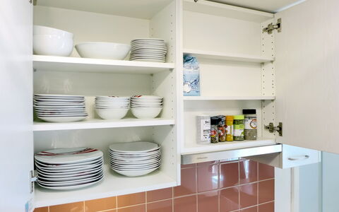 Orya: Mensola, Proprietà, Scaffalature, Dishware, Interior Design, Parete, Tavola, Serveware, Cabinetry, Porcellana