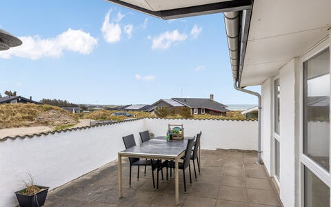 Hilmer - 180M from the Sea: Architettura, Casa, Tetto, Soffitto, Illuminazione Diurna, Shade, Estate, Balcone, Sedia, Villa