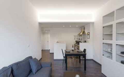 Pratolina: Divano, Mobilia, Tavolo, Legna, Interior Design, Comfort, Costruzione, Mensola, Pavimentazione, Pavimento