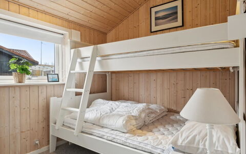 Yvette - 150M from the Sea: Legna, Camera Da Letto, Letto, Interior Design, Soffitto, Pavimento, Mobilia, Pavimentazione, Casa, Telaio Del Letto