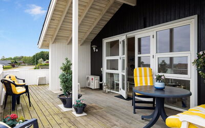 Yvette - 150M from the Sea