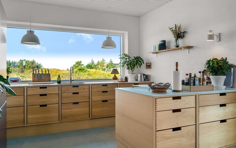 Yakari - 1Km from the Sea: Legna, Cabinetry, Cucina, Mobilia, Pavimentazione, Controsoffitto, Cassetto, Pavimento, Elettrodomestico Da Cucina, Credenza
