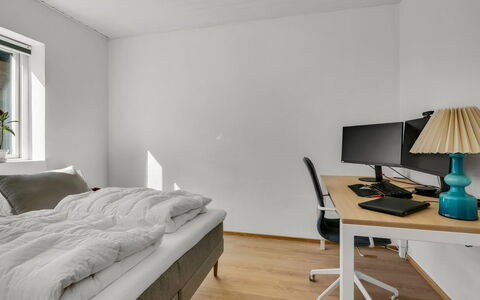 Yakari - 1Km from the Sea: Interior Design, Legna, Camera Da Letto, Pavimentazione, Pavimento, Soffitto, Letto, Mobilia, Camera, Telaio Del Letto