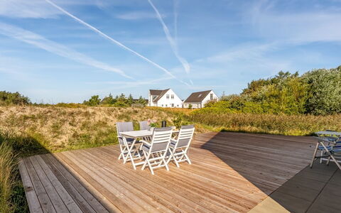 Yakari - 1Km from the Sea: Cielo, Blu, Legna, Orizzonte, Pavimento In Legno, Nube, Plank, Boardwalk, Latifoglie, Deck