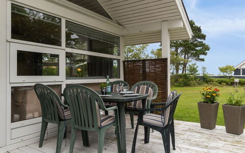 Akseline - 300M from the Sea: Legna, Casa, Portico, Deck, Latifoglie, Tetto, Color Legno, Pavimento In Legno, Eco Hotel