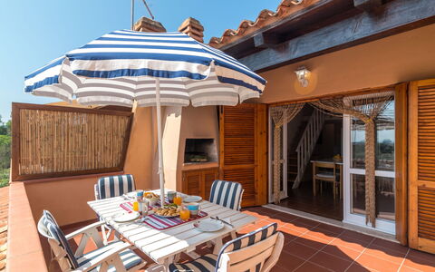 Arcobaleno: Cielo, Proprietà, Mobilia, Tavolo, Legna, Shade, Interior Design, Sedia, Illuminazione, Architettura