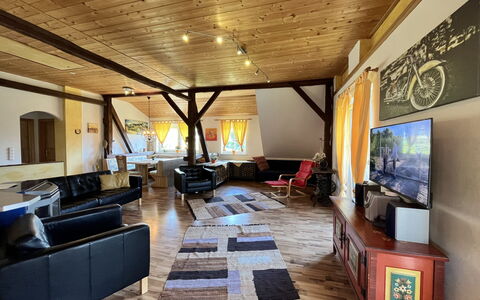 Rosental: Proprietà, Interior Design, Sala, Pavimento, Divano, Pavimentazione, Immobiliare, Soggiorno, Costruzione, Soffitto