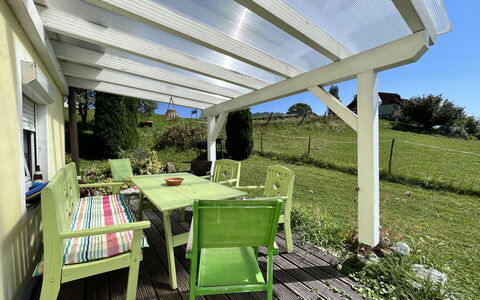 Rosental: Pianta, Costruzione, Shade, Portico, Finestra, Albero, Tavolo, Sedia, Erba, Immobiliare