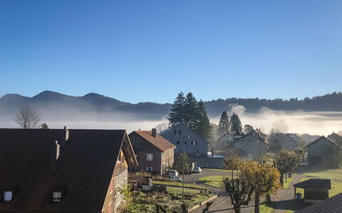 Grand-Rue 143: Cielo, Nube, Montagna, Costruzione, Pianta, Highland, Paesaggio Naturale, Casa, Albero, Fenomeno Atmosferico