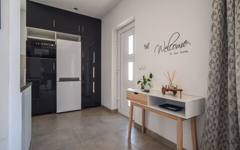 Douro View: Mobilia, Tavolo, Costruzione, Pianta, Pianta Della Casa, Legna, Interior Design, Scrivania, Cornice
