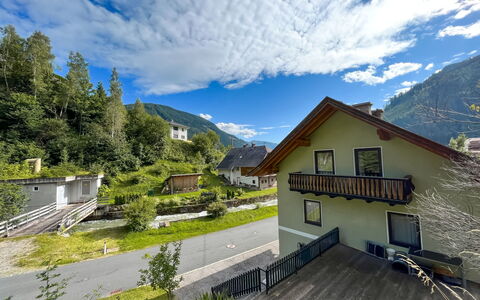 Haus Hilda: Nube, Cielo, Costruzione, Pianta, Proprietà, Finestra, Montagna, Casa, Pendenza, Albero