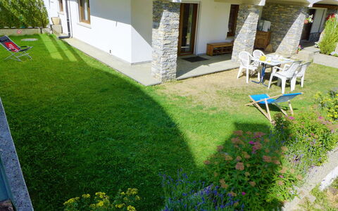 Résidence la Fenière 03: Pianta, Fiore, Proprietà, Costruzione, Verde, Lotto, Erba, Giallo, Architettura, Casa