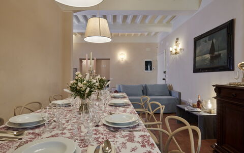 Casa Ada e Sabo: Tavolo, Proprietà, Cornice, Tavola, Decorazione, Interior Design, Illuminazione, Pianta, Costruzione, Dishware