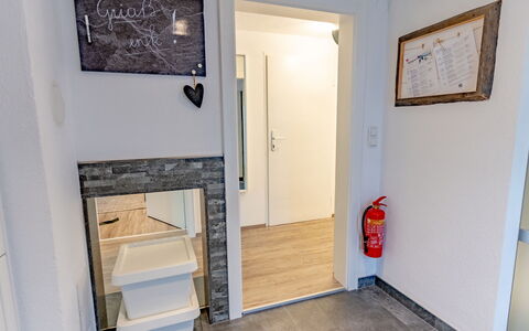 Süta Ötztal: Pavimentazione, Pavimento, Interior Design, Camera, Latifoglie, Pavimento In Legno, Color Legno, Cornice, Pavimento Laminato
