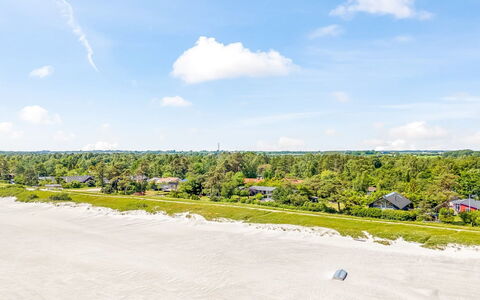 Rother - 50M from the Sea: Tetto, Casa, Porta, Villetta, Shade, Raccordo, Cortile, Estate, Backyard