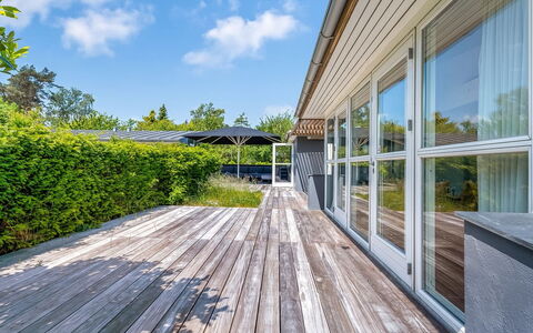 Rother - 50M from the Sea: Tetto, Casa, Porta, Villetta, Shade, Raccordo, Cortile, Estate, Backyard