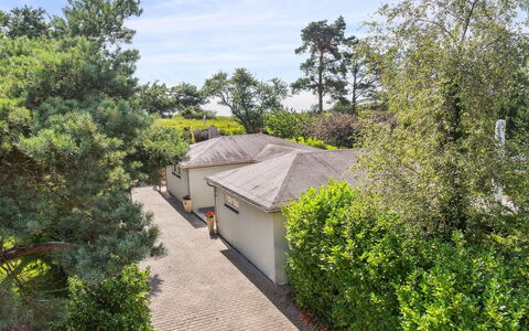 Rother - 50M from the Sea: Tetto, Casa, Porta, Villetta, Shade, Raccordo, Cortile, Estate, Backyard