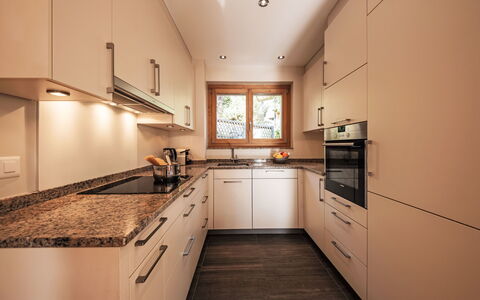 Dipankar: Cucina, Controsoffitto, Elettrodomestico Da Cucina, Interior Design, Apparecchio Major, Cabinetry, Legna, Pavimentazione, Mobilia, Stufa