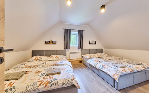 Muhu: Legna, Camera Da Letto, Letto, Interior Design, Casa, Pavimento, Bedding, Camera, Telaio Del Letto, Lenzuolo