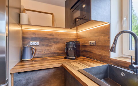 Muhu: Legna, Controsoffitto, Pavimentazione, Cucina, Interior Design, Cabinetry, Idraulico Fixture, Rubinetto, Pavimento, Elettrodomestico Da Cucina