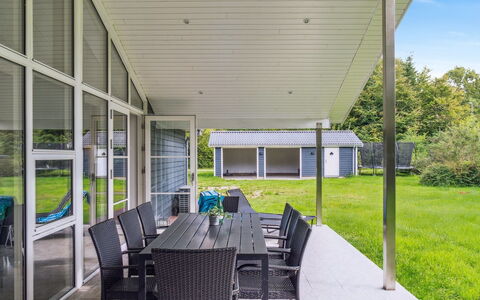 Gisl - 1.3Km from the Sea: Mobilia, Interior Design, Pavimentazione, Legna, Pavimento, Soffitto, Pavimento In Legno, Sedia, Tavolo, Illuminazione