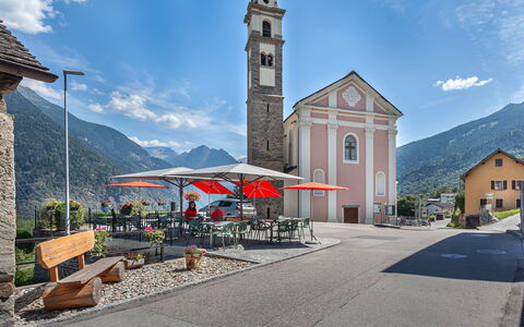 Loft Lepontica: Acqua, Cielo, Piscina, Pianta, Azzurro, Blu, Albero, Mobili Da Esterno, Costruzione, Shade