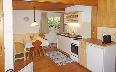 Lieblingsplatz: Cabinetry, Proprietà, Mobilia, Controsoffitto, Legna, Cucina Stufa, Elettrodomestico Da Cucina, Interior Design, Elettrodomestico, Stufa A Gas