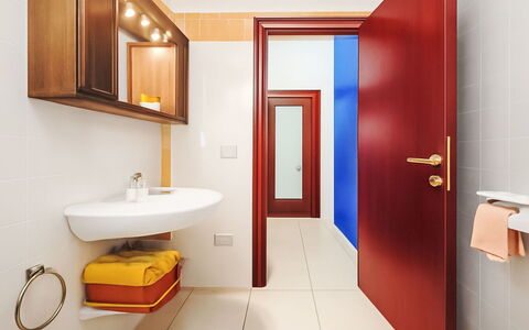 L'Oasi della Gatta Panciona: Pavimentazione, Legna, Interior Design, Pavimento, Soffitto, Camera, Porta, Idraulico Fixture, Bagno, Appartamento