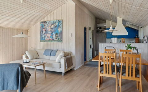 Thrym - 200M from the Sea: Tetto, Casa, Casa, Villetta, Raccordo, Estate, Driveway, Edifici Giardino, Cortile, Capannone