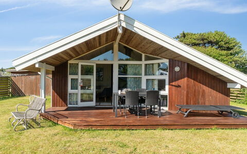 Thrym - 200M from the Sea: Tetto, Casa, Casa, Villetta, Raccordo, Estate, Driveway, Edifici Giardino, Cortile, Capannone