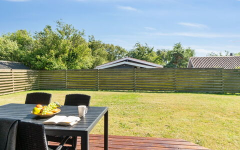 Thrym - 200M from the Sea: Tetto, Casa, Casa, Villetta, Raccordo, Estate, Driveway, Edifici Giardino, Cortile, Capannone
