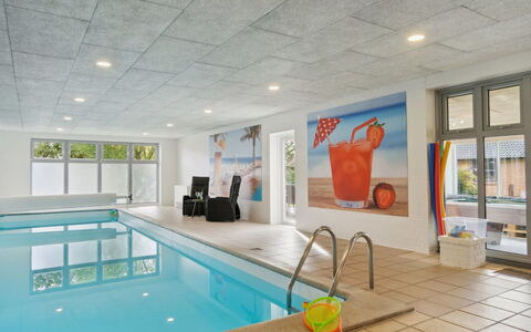 Elaine - 350M from the Sea: Mobilia, Interior Design, Pavimentazione, Legna, Pavimento, Soffitto, Pavimento In Legno, Sedia, Tavolo, Illuminazione