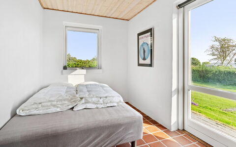 Cajsa - 200M from the Sea: Parete, Legna, Soffitto, Interior Design, Camera Da Letto, Pavimento, Pavimentazione, Letto, Casa, Telaio Del Letto
