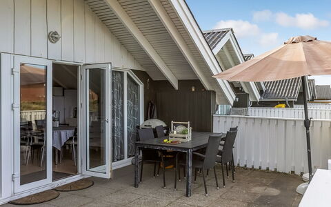 Rohan - 2.2Km from the Sea: Tetto, Casa, Casa, Villetta, Porta, Raccordo, Deck, Portico, Plank, Latifoglie