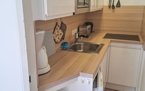 Kitzblick: Marrone, Lavandino Della Cucina, Lavello, Cabinetry, Controsoffitto, Rubinetto, Idraulico Fixture, Cucina, Legna, Pavimentazione
