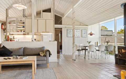 Henryk - 350M from the Sea: Interior Design, Pavimentazione, Legna, Soffitto, Mobilia, Pavimento, Pavimento In Legno, Soggiorno, Divano, Casa