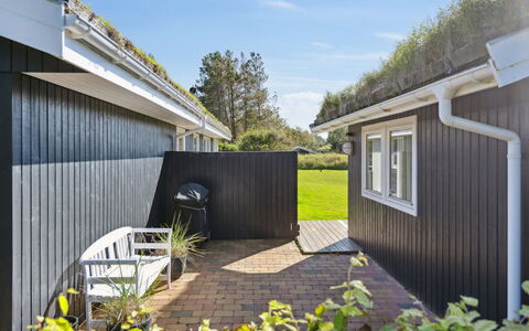 Ofelia - 2.5Km from the Sea: Tetto, Casa, Porta, Villetta, Shade, Raccordo, Cortile, Estate, Backyard