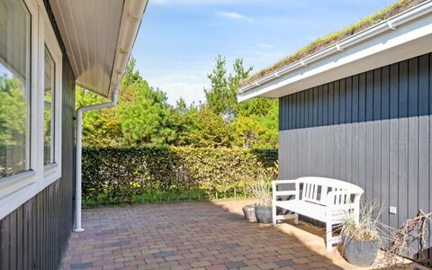 Ofelia - 2.5Km from the Sea: Tetto, Casa, Porta, Villetta, Shade, Raccordo, Cortile, Estate, Backyard