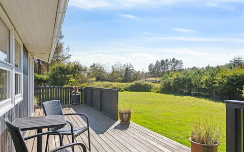 Ofelia - 2.5Km from the Sea: Tetto, Casa, Porta, Villetta, Shade, Raccordo, Cortile, Estate, Backyard
