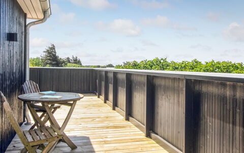 Sanni - 225M from the Sea: Legna, Latifoglie, Pavimento In Legno, Plank, Deck, Color Legno, Portico, Corrimano, Balcone, Recinzione